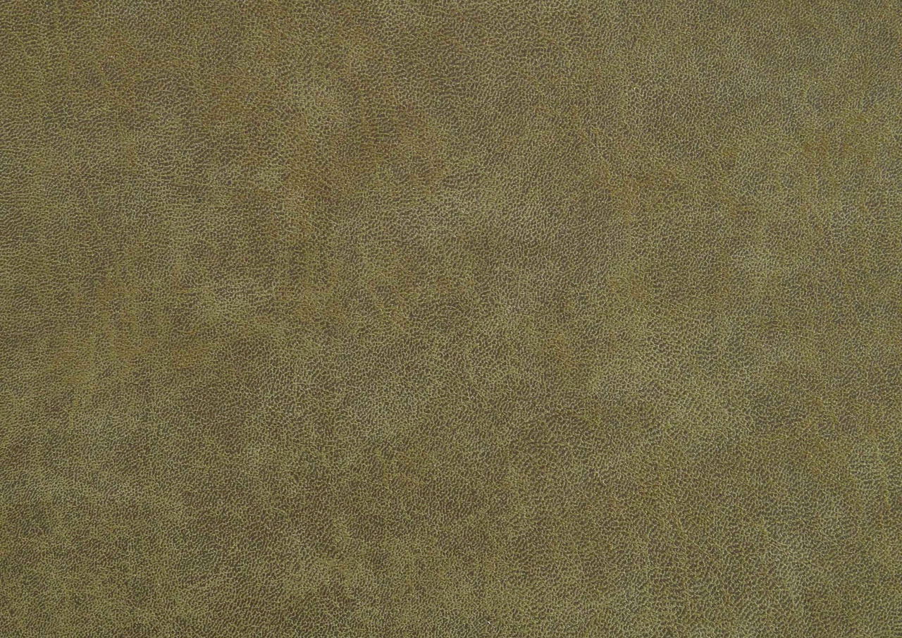 Nahaufnahme einer strukturierten, olivgrünen Lederoberfläche.