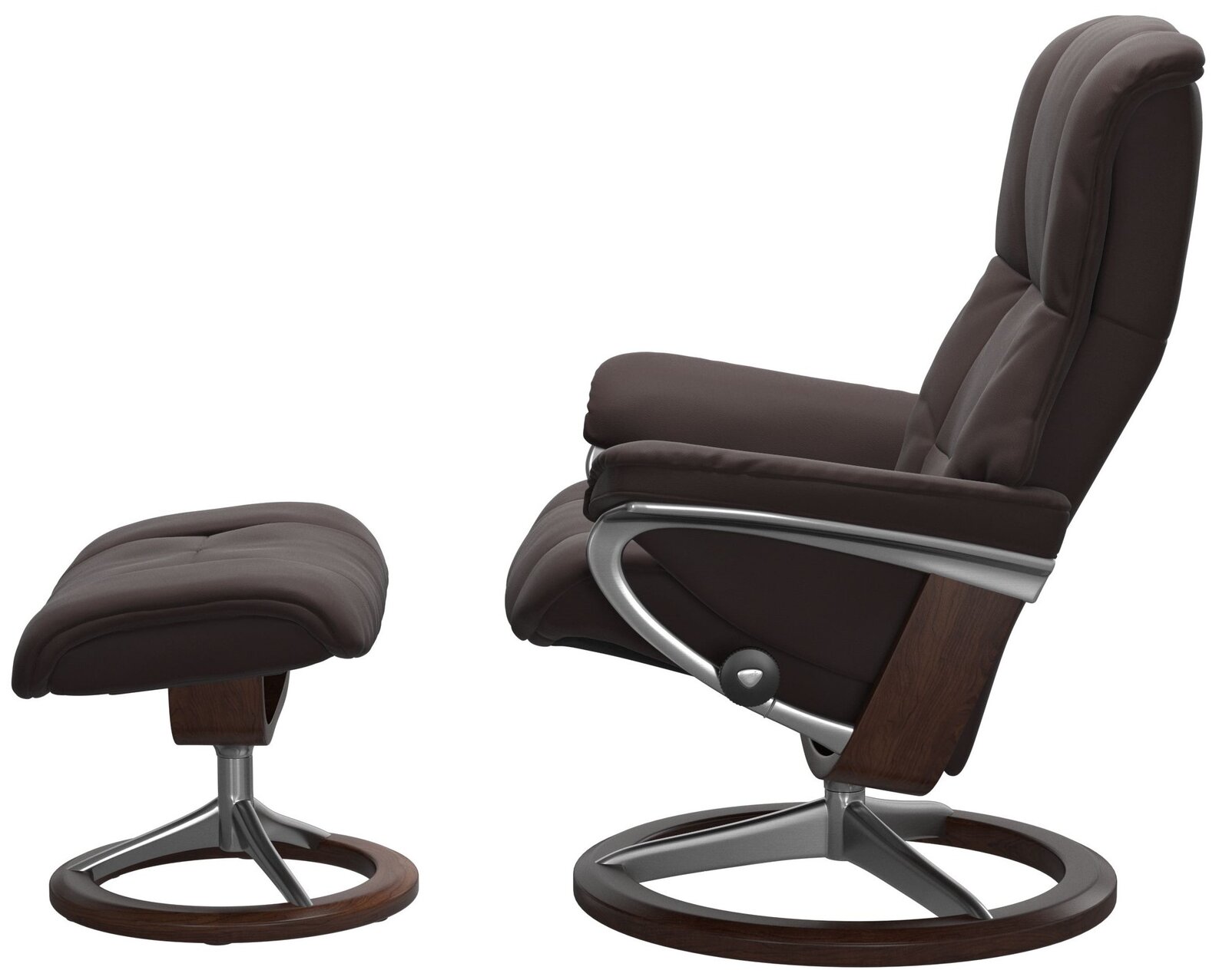 Stressless Einzelsesselset RENO Seitliche Ansicht eines modernen Einzelsessels mit passendem Hocker, beide mit dunkelbraunem Lederbezug und eleganten Metall- und Holzelementen.