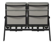 Rückansicht einer zweisitzigen Gartenbank mit grauen Kissen und schwarzem Rahmen.