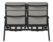 Rückansicht einer zweisitzigen Gartenbank mit grauen Kissen und schwarzem Rahmen.