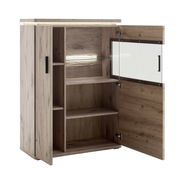 Hochwertiges Highboard aus Holz mit geöffneter Glastür, seitlicher Perspektive