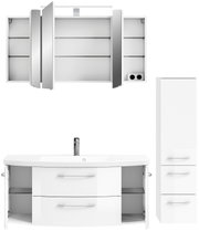 Moderne Badkombination mit Spiegelschrank, Waschbeckenunterschrank und hohem Schrank, frontal abgebildet.