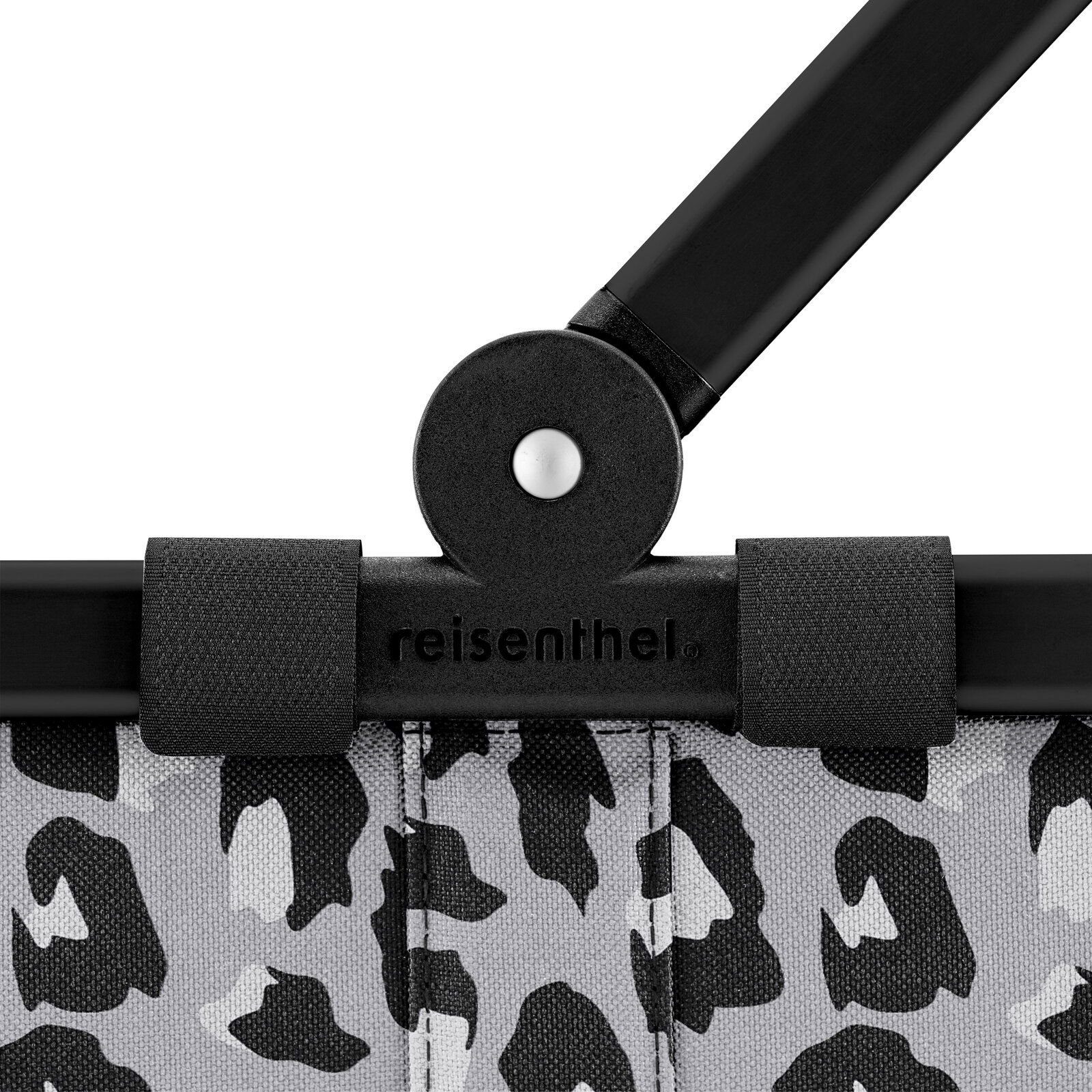 Nahaufnahme des oberen Teils eines Reisenthel Korbgestells mit schwarzem und grauem Leopardenmuster, seitliche Perspektive