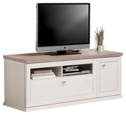 TV-Lowboard CAMRON in heller Holzoptik mit Fernseher und Dekoration, frontale Perspektive