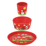 Rotes Kinder-Set mit Bauernhofmotiven, bestehend aus einem Becher, einer Schüssel und einem Teller, von oben betrachtet.
