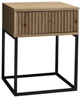 Moderne Nachtkommode aus Holz mit geriffelter Front und schwarzem Metallgestell, seitliche Perspektive