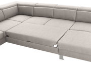 Ecksofa in U-Form mit hellgrauem Stoffbezug, aus der Vogelperspektive fotografiert.