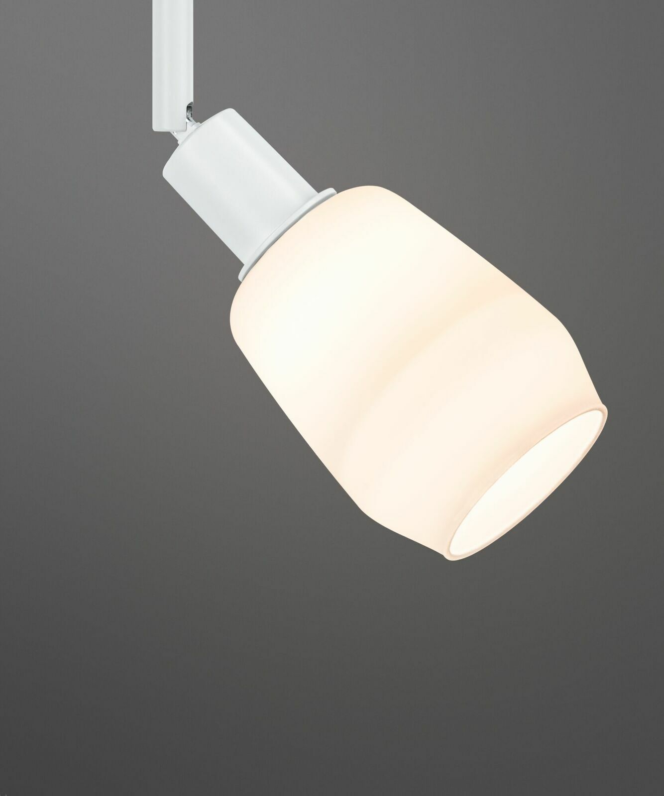 Nahaufnahme eines weißen Basisspots der Marke PAULMANN URAIL, montiert an einer Schiene, mit einem schlichten, modernen Design.