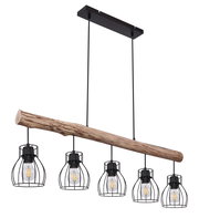 Hängeleuchte mit fünf Glühbirnen in schwarzen Drahtkäfigen, montiert an einem rustikalen Holzstab, seitliche Perspektive