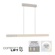 Moderne LED-Pendelleuchte in Beige mit länglichem, abgerundetem Leuchtenkörper und zwei schwarzen Abhängeseilen, frontal in leicht schräger Ansicht von vorn auf weißem Hintergrund; separat schaltbar, CCT-Modus 2700–5000 K, Comfort Lift höhenverstellbar.