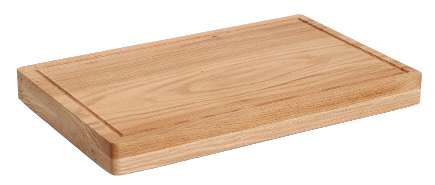 Rechteckiges Schneidebrett aus Eiche, 48x31cm, in einer leicht schrägen Perspektive fotografiert.