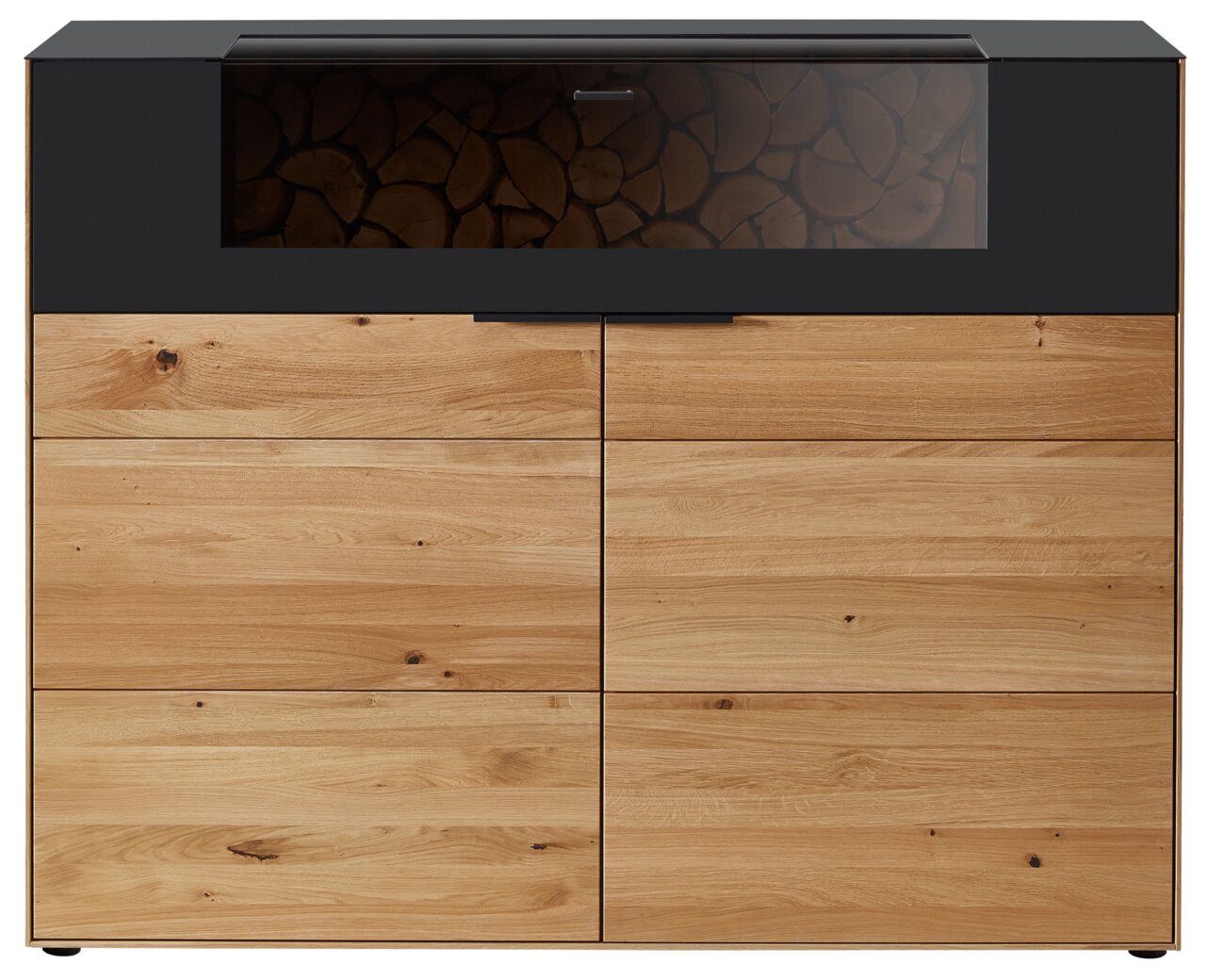 Vooraanzicht van een modern hoogkastje met houtlook en een inzetstuk van zwart glas.