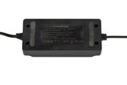 LED-Dimmer-Controller von oben mit Kabelanschlüssen