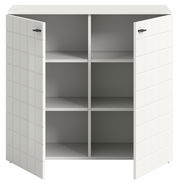 Weiße Kommode mit zwei geöffneten Türen und sechs Fächern, frontale Ansicht