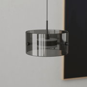 Moderne LED-Hängeleuchte mit transparentem, zylindrischem Schirm, seitliche Perspektive