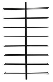 Frontale Ansicht eines modernen schwarzen Weinregals mit mehreren horizontalen Ablagen.
