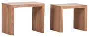 Zwei moderne Beistelltische aus Holz in rechteckiger Form, von schräg vorne betrachtet.