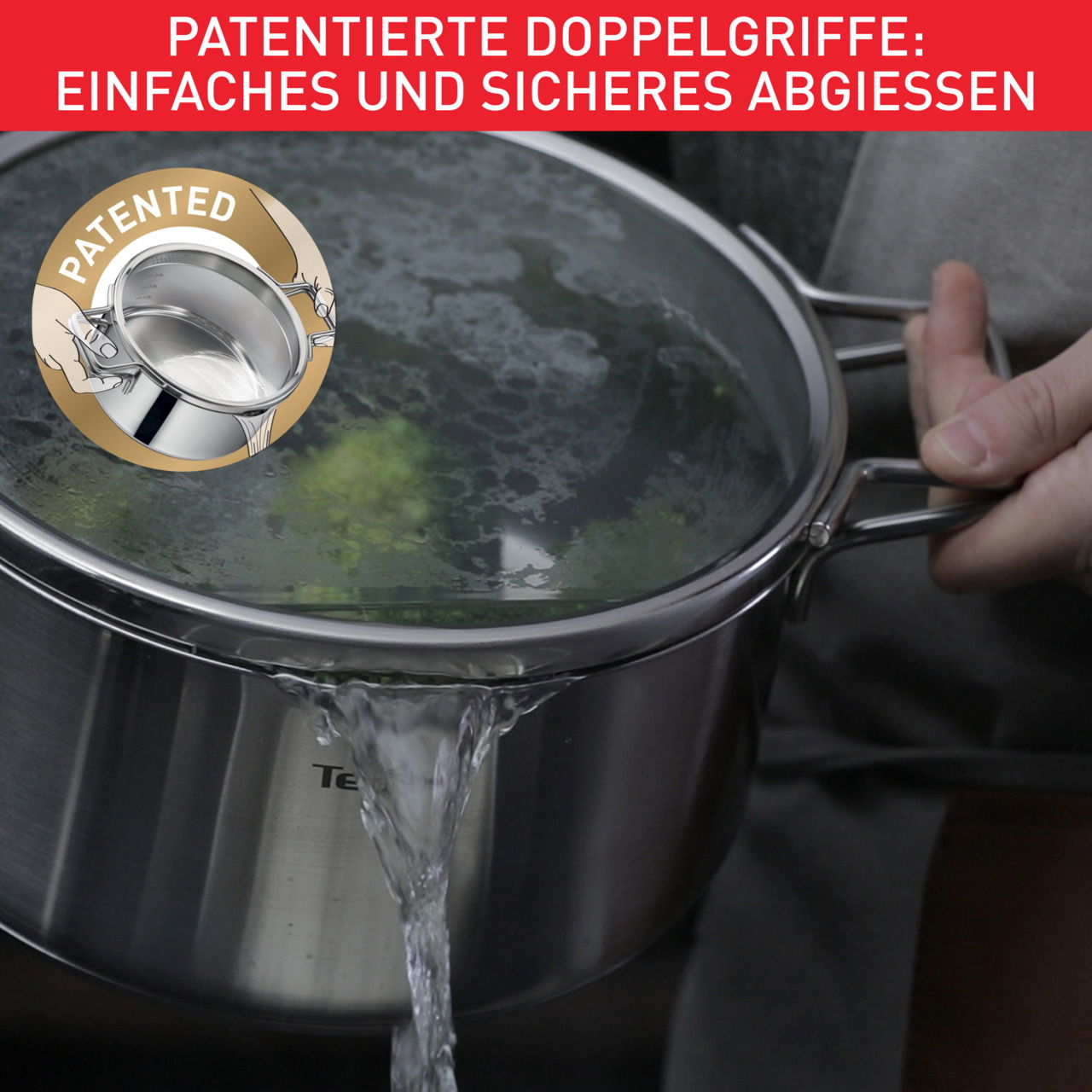 Topf mit patentierten Doppelgriffen, die das einfache und sichere Abgießen von Wasser ermöglichen, seitliche Perspektive.