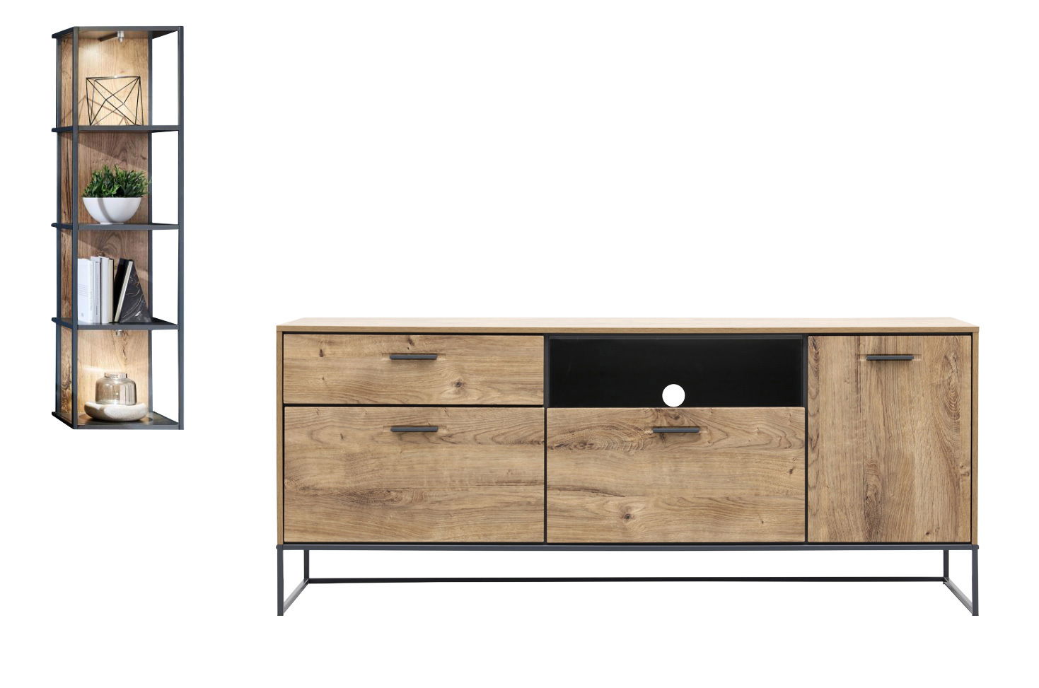 Frontale Ansicht einer modernen Wandkombination aus Holz und Metall mit Regal und Sideboard.