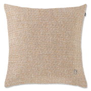 Zierkissenhülle in beige mit strukturierter Oberfläche, frontal abgebildet