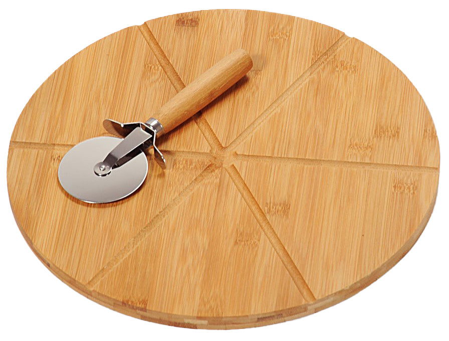 Runder Bambus-Pizzateller mit eingravierten Schneidelinien und einem Pizzaschneider mit Holzgriff, aus der Vogelperspektive.