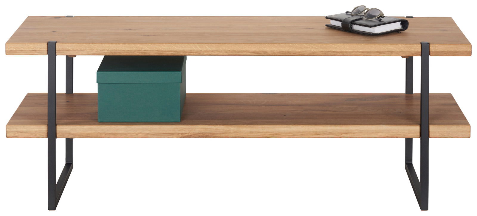 Garderobenbank aus Holz mit zwei Ebenen und Metallrahmen, frontal fotografiert. Auf der oberen Ebene liegen ein Notizbuch und eine Brille, auf der unteren Ebene steht eine grüne Box.