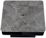 Moderner Couchtisch mit grauer Marmoroptik, quadratische Form, von oben betrachtet.