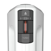 Nahaufnahme der Bedienelemente eines weißen Handmixers 3Mix 4000 mit Geschwindigkeitsstufen und Turbo-Taste.