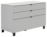 Modernes Sideboard mit drei Schubladen, in einer schlichten, grauen Farbe, aus einer leicht seitlichen Perspektive fotografiert.