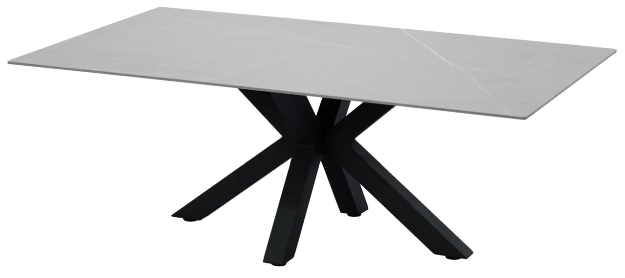 Moderne salontafel met een rechthoekig, grijs tafelblad en een zwart, gekruist metalen onderstel, gezien vanaf de zijkant