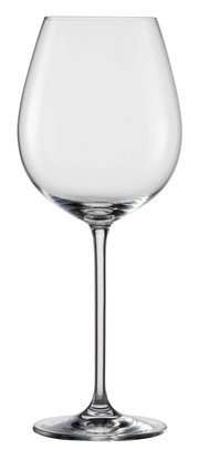 Weinglas Vinos aus klarem Glas, frontal fotografiert