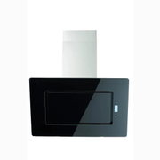 Schwarze Wand-Dunstabzugshaube mit Glasfront und Touch-Bedienfeld, frontal von vorne auf weißem Hintergrund abgebildet.