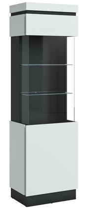 Moderne Vitrine mit Glasregalen, frontal abgebildet, in Schwarz und Weiß.