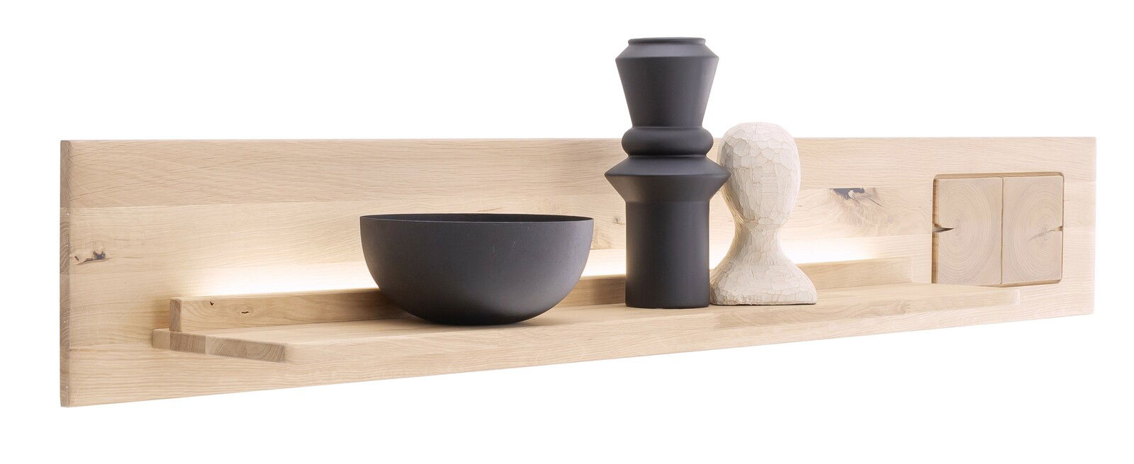 Holz-Wandboard mit dekorativen Objekten, seitliche Perspektive