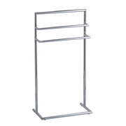 Moderner Handtuchständer aus Metall mit drei Stangen, seitliche Perspektive.