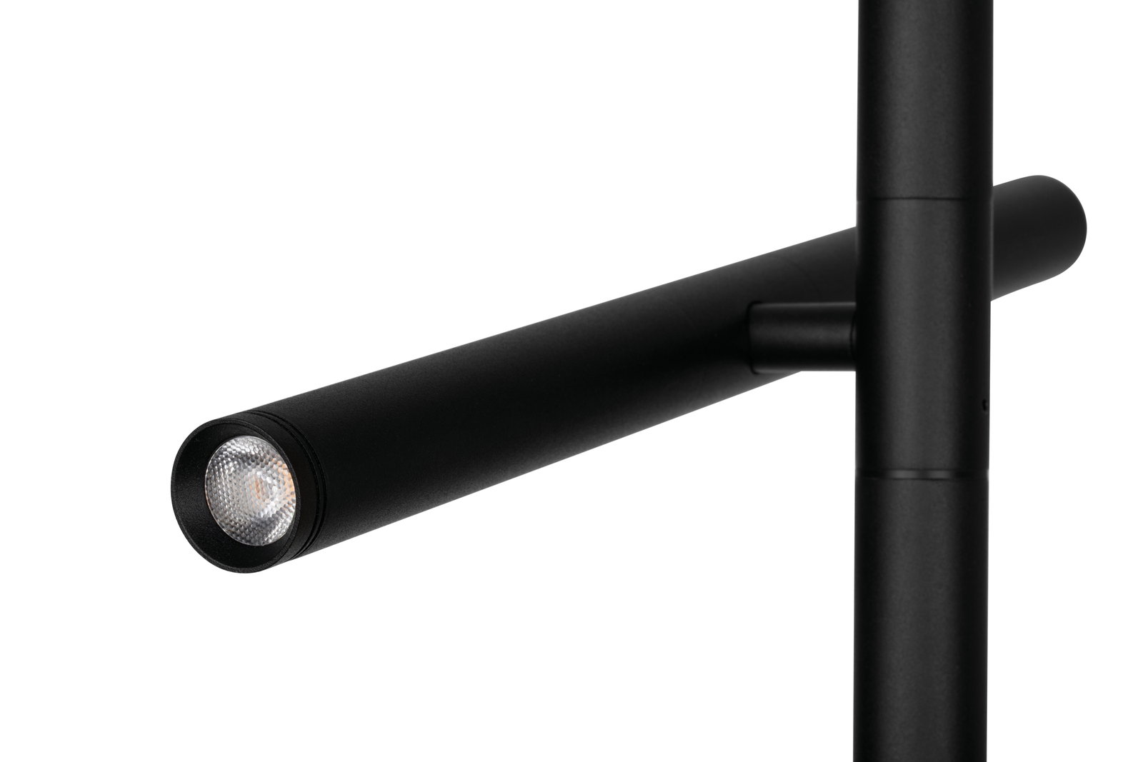 Nahaufnahme einer modernen, schwarzen LED-Stehleuchte mit zylindrischem Leuchtkopf.