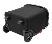 Schwarzer Carrycruiser mit stabilen Rädern und robustem Rahmen, seitliche Perspektive.