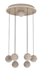 Moderne LED-hanglamp met zes bolvormige lampenkappen, gezien van onderaf.