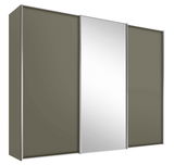 Schwebetürenschrank mit drei Türen, mittlere Tür mit Spiegel, seitliche Türen in Olivgrün, seitliche Perspektive