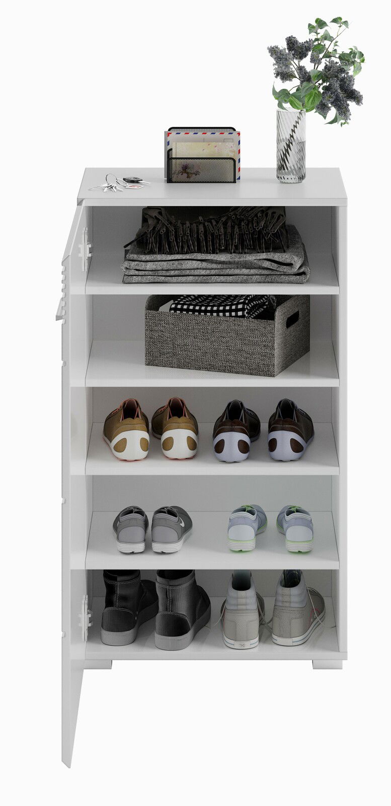 Weiße Garderobenkombination mit mehreren Regalböden, gefüllt mit Schuhen, einem Korb und gefalteten Textilien, aus frontaler Perspektive.