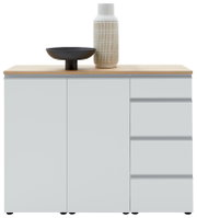 Combinatiecommode 135 in modern vooraanzicht met twee deuren en drie lades, versierd met een vaas en een schaal op het houten oppervlak.