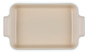 Rechteckige Auflaufform in Cremefarbe mit seitlichen Griffen, Draufsicht.