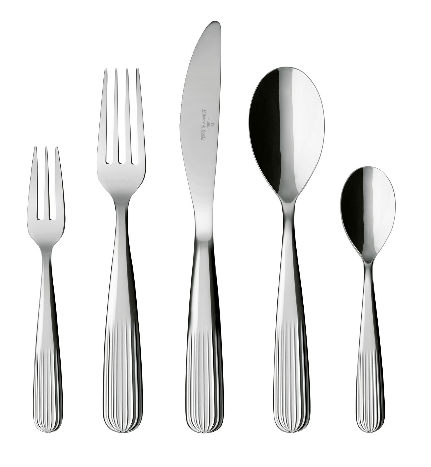Set aus fünf Edelstahlbesteckteilen, bestehend aus Gabel, Messer, Löffel, Kuchengabel und Teelöffel, in Vorderansicht.