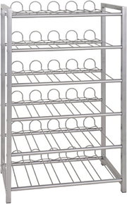 Mehrstöckiges Metallregal mit Drahtablagen und Bügelhaltern, freistehend in silberner Optik, schräg von vorne fotografiert.