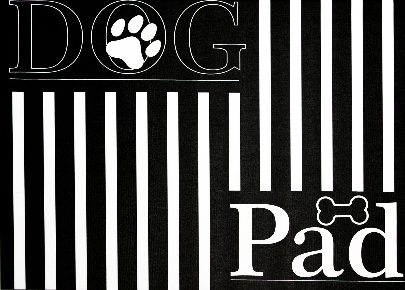Stuco Fressnapfunterlage DOG PAD Schwarz-weiße Fressnapfunterlage mit der Aufschrift 'DOG' und 'Pad', dekoriert mit einem Pfotenabdruck und einem Knochenmotiv, aus der Vogelperspektive.