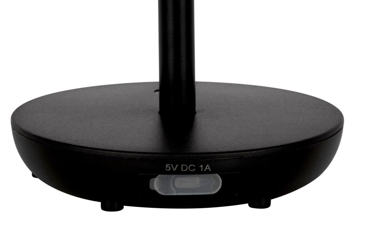 Nahaufnahme der Basis einer schwarzen Solarleuchte mit USB-Anschluss, seitliche Perspektive