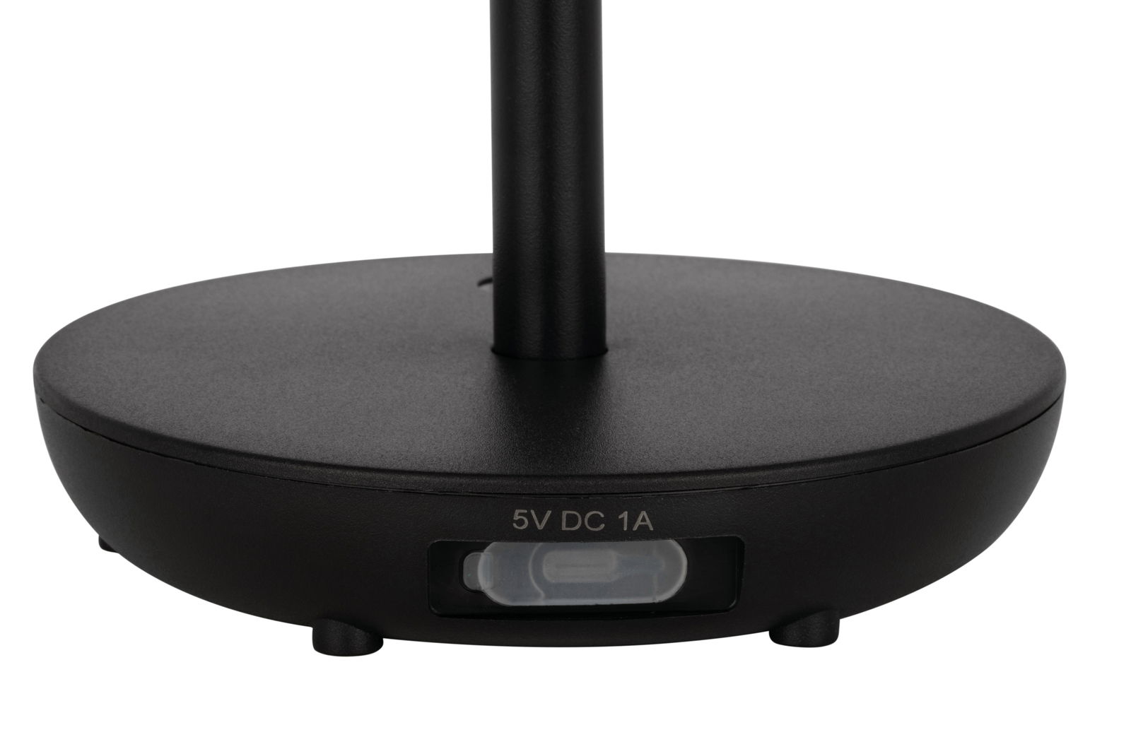 Nahaufnahme der Basis einer schwarzen Solarleuchte mit USB-Anschluss, seitliche Perspektive