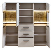 Frontansicht eines modernen Highboards mit offenen Türen und Schubladen, beleuchteten Fächern und elegantem Design.