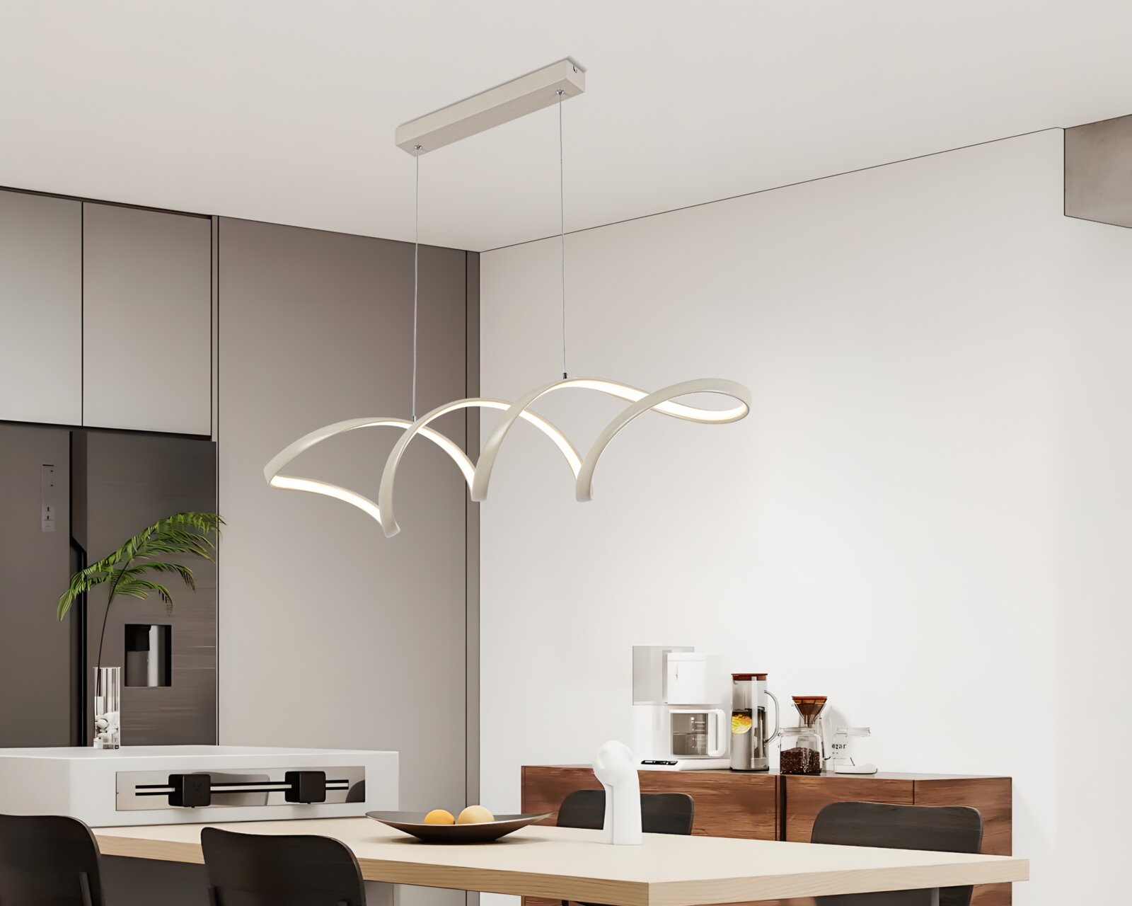 Moderne LED-Hängeleuchte mit geschwungenem Design, in einem Esszimmer von der Seite betrachtet.