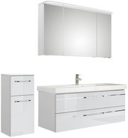 Moderner Badblock mit Spiegelschrank, Waschbeckenunterschrank und Hochschrank in weißer Hochglanzoptik, Frontalansicht.